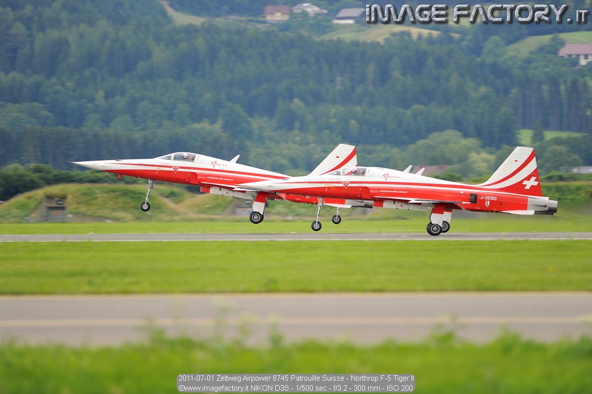 2011-07-01 Zeltweg Airpower 6745 Patrouille Suisse - Northrop F-5 Tiger II
